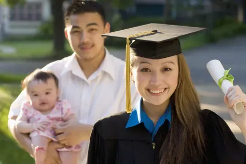 Advancing 你的 Career: The Top Degrees for Parents Going Back to School